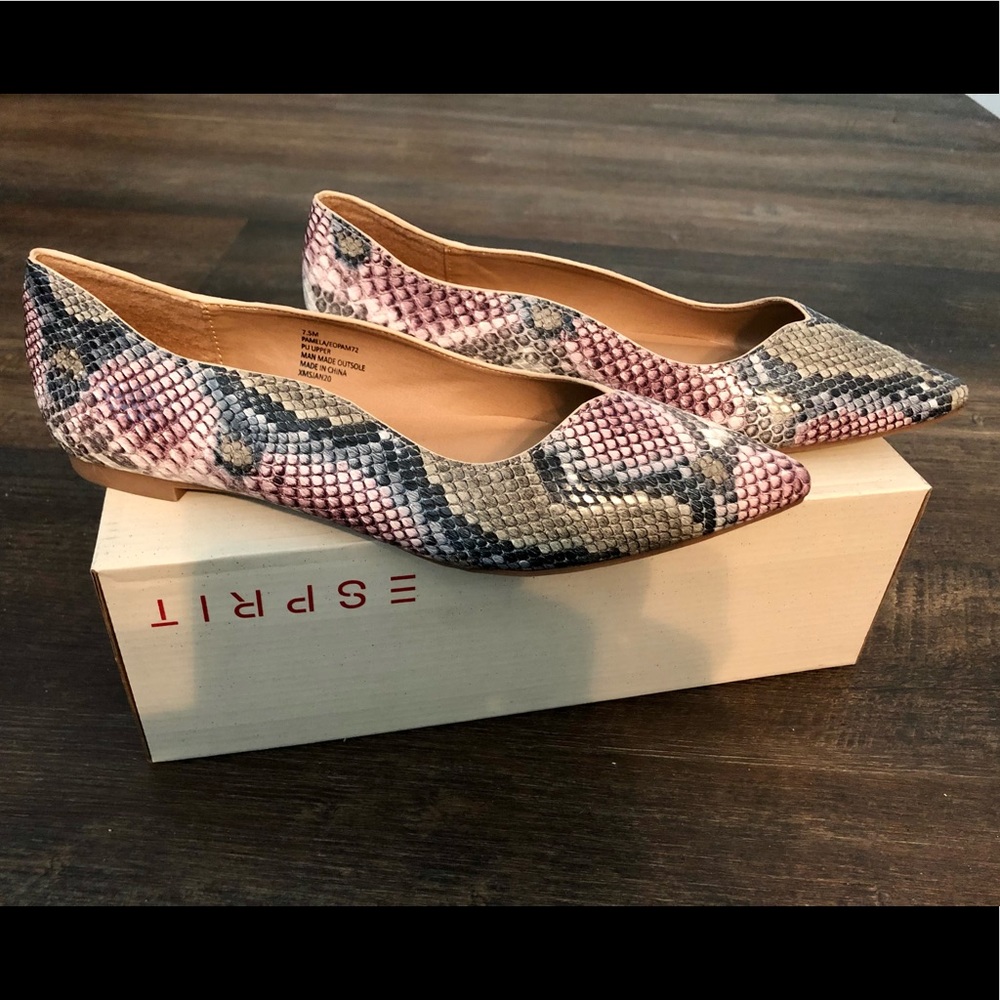 ESPRIT snake skin look flats 7.5 size.